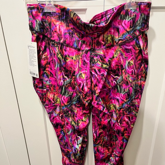 LULULEMON BASE PACE NWT AUTHENTIC HIGH RISE RUNNING NULUX FABRIC TIGHT. - Picture 8 of 17